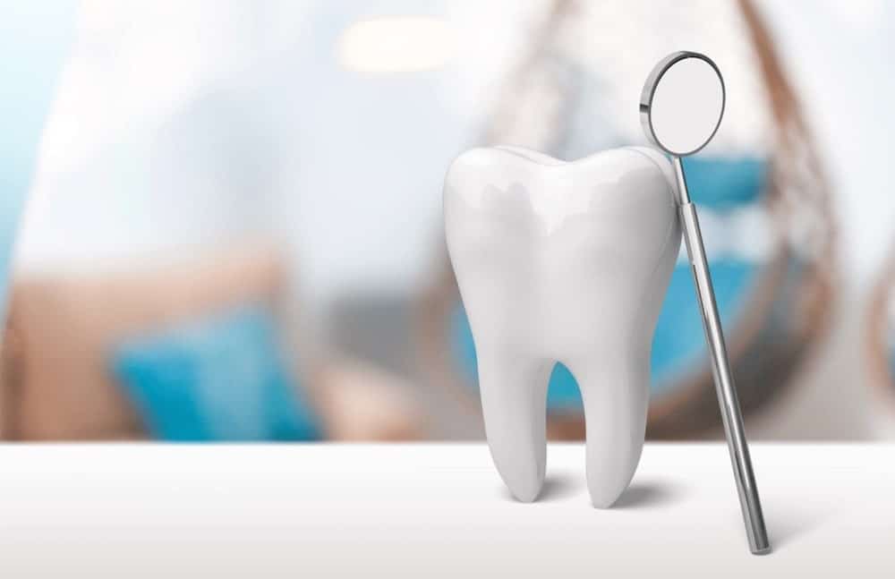 علل بروز عوارض لمینت دندان